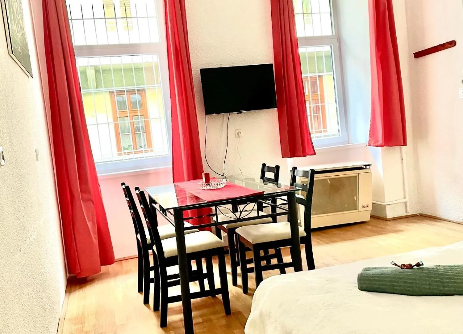 Very Warm Home With Big Bed Near New York Cafe Budapest 0*,  Hungary