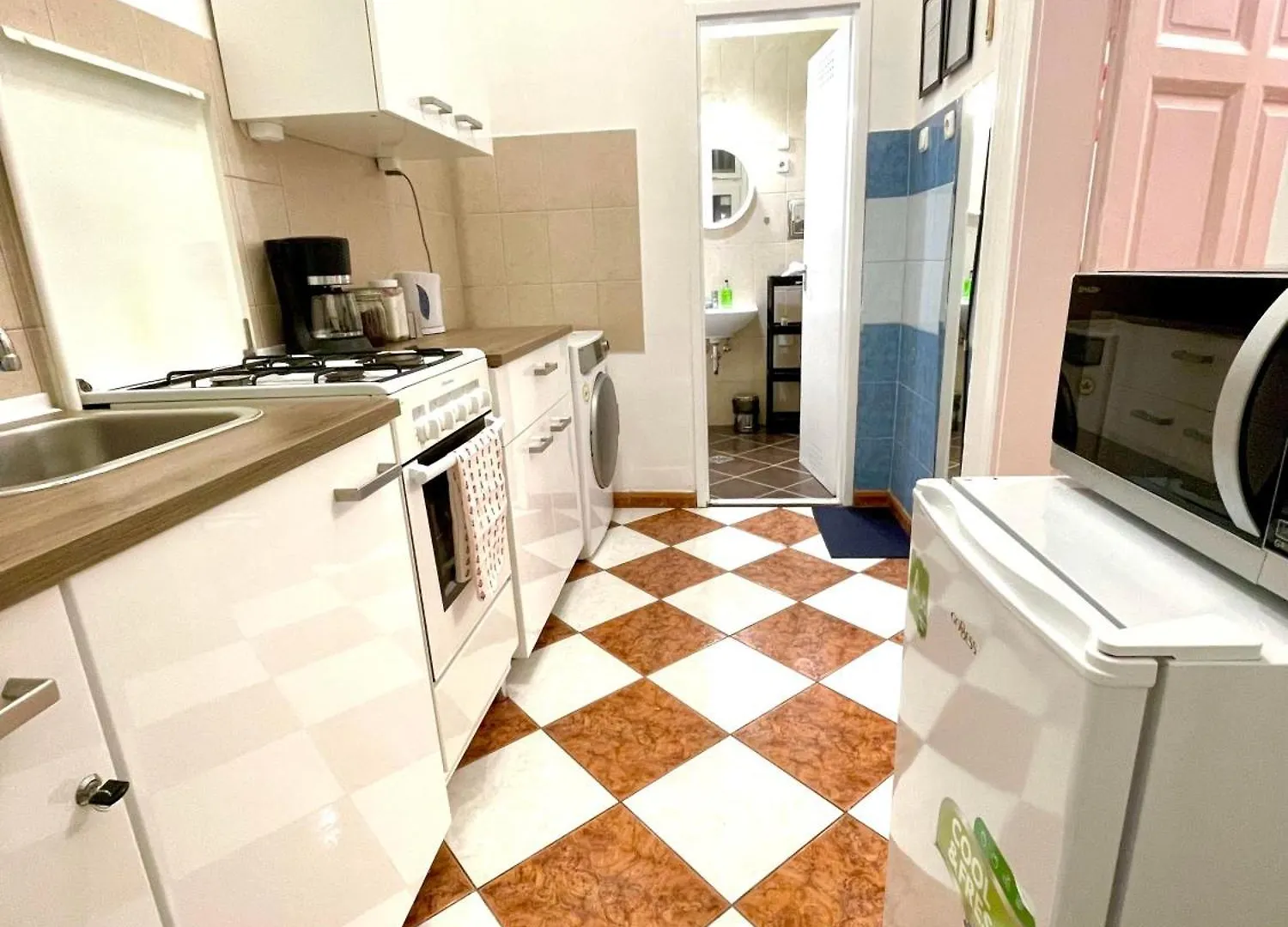 Very Warm Home With Big Bed Near New York Cafe Budapest Apartment