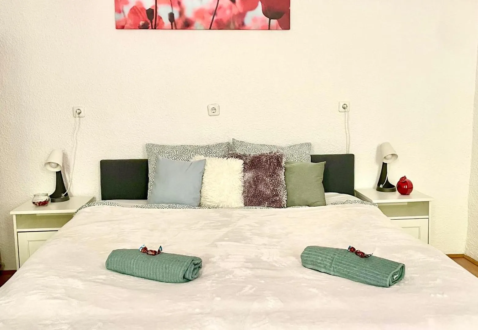 Very Warm Home With Big Bed Near New York Cafe Budapest