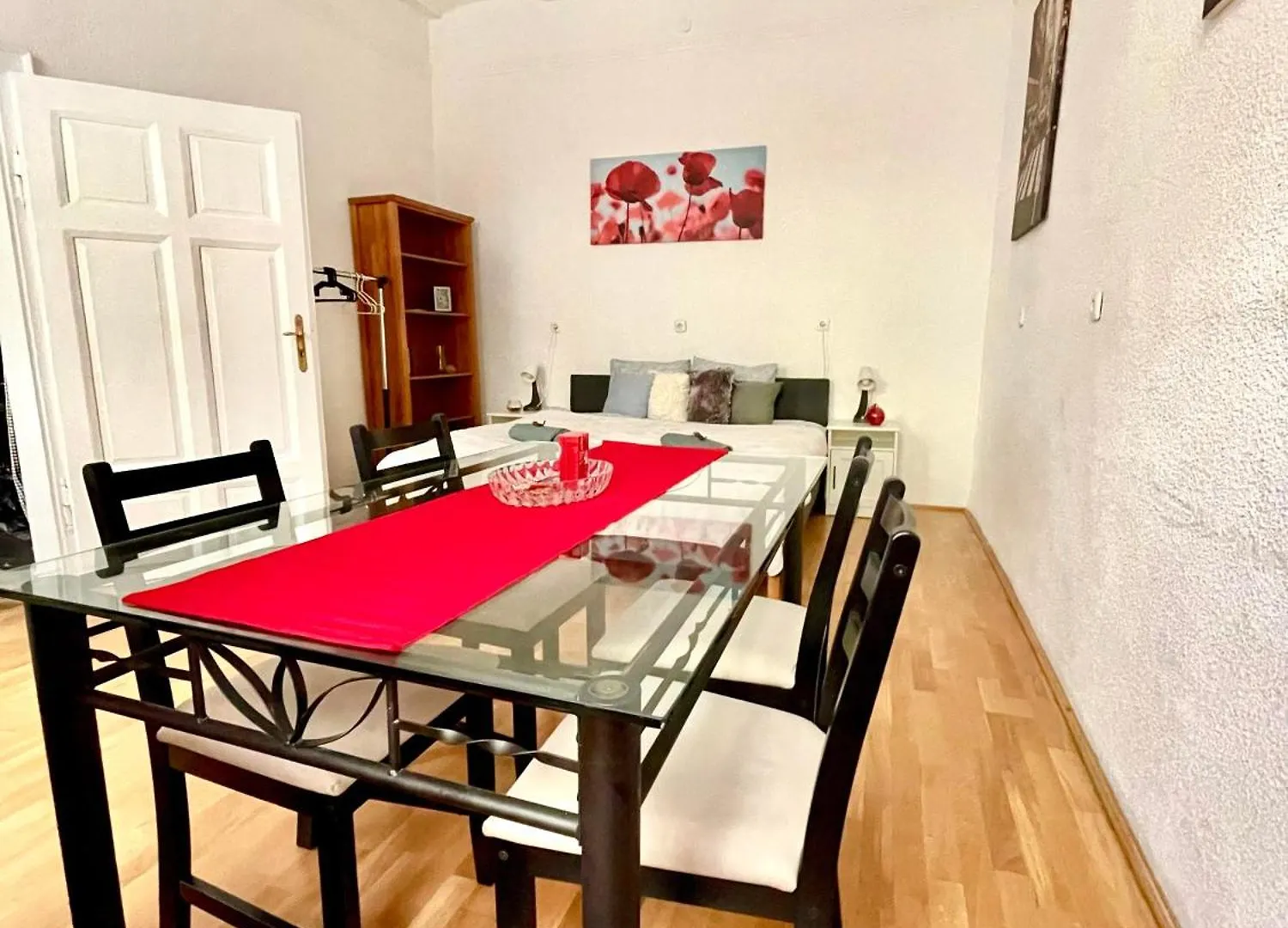 Very Warm Home With Big Bed Near New York Cafe Budapest Apartment